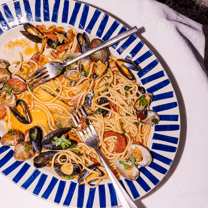 Le plat de présentation, en bleu nuit - Atma Kitchenware