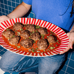 Le plat de présentation, en rouge carmin - Atma Kitchenware