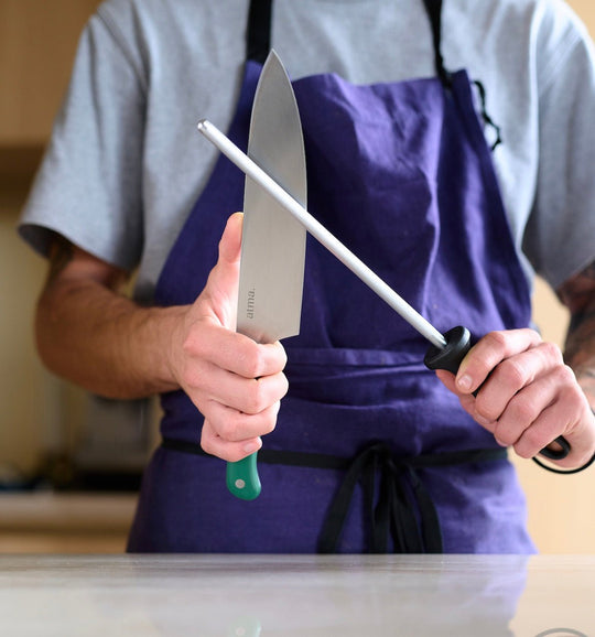 Affûter et aiguiser un couteau : quelle différence ? - Atma Kitchenware