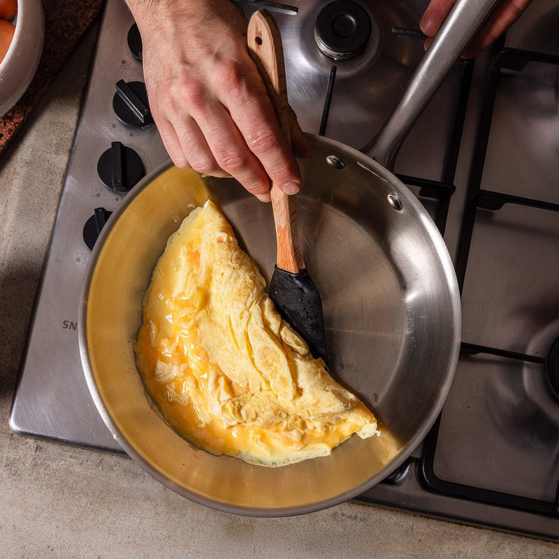 Faut-il culotter une poêle en inox ? - Atma Kitchenware