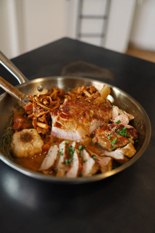 La côte de veau du Limousin aux girolles, en partenariat avec Epicery - Atma Kitchenware