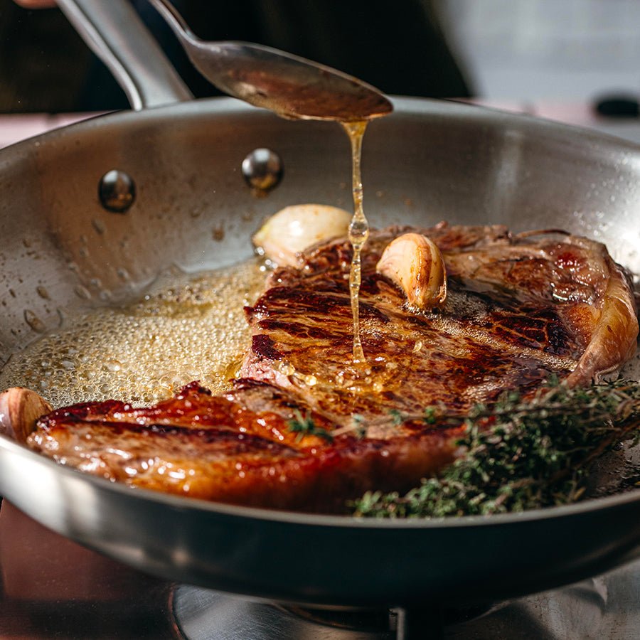 Maîtriser la cuisson du faux-filet à la poêle en inox - Atma Kitchenware