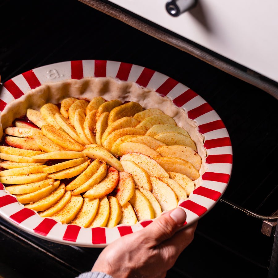 Le plat à tarte, en rouge carmin - Atma Kitchenware