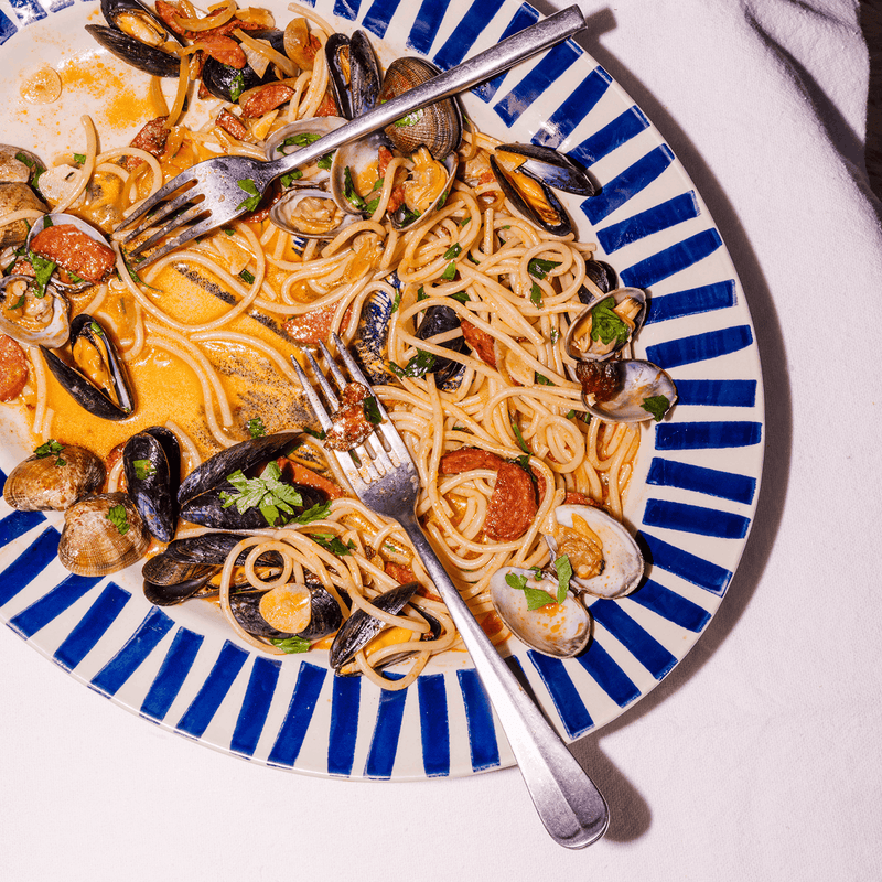 Le plat de présentation, en bleu nuit - Atma Kitchenware