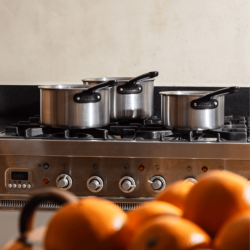 Le trio de casseroles parfaites en inox avec manches noirs - Atma Kitchenware